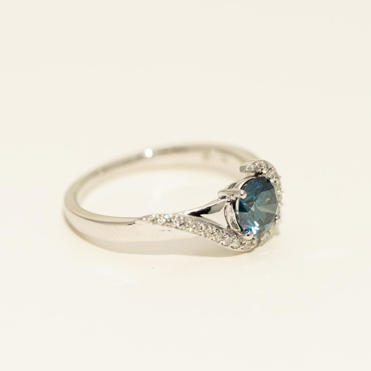 Blue and White Diamond Ring in 14kt White Gold (1ct tw)