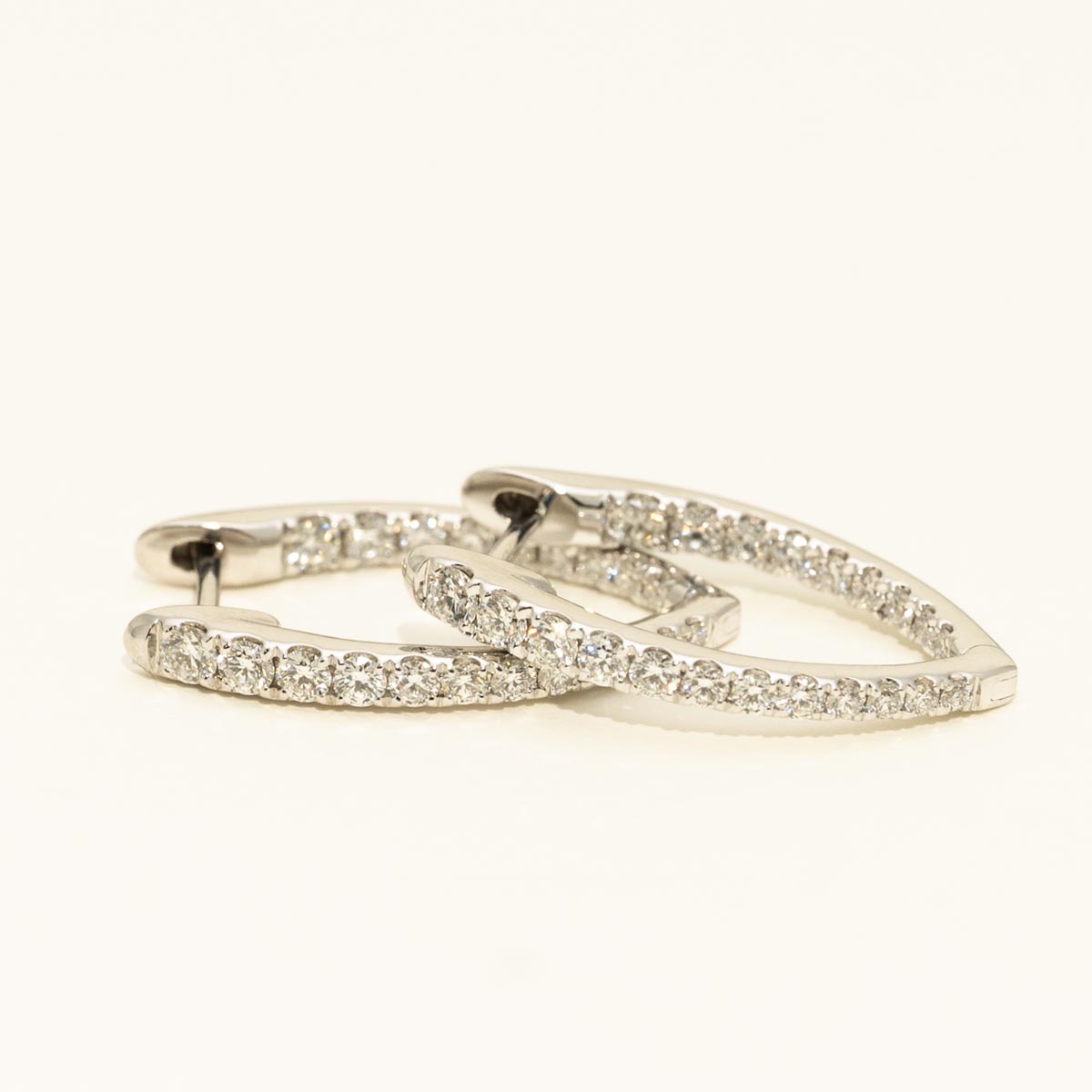 Memoire Imperial Diamond Hoop Earrings in 18kt White Gold (3/4ct tw)