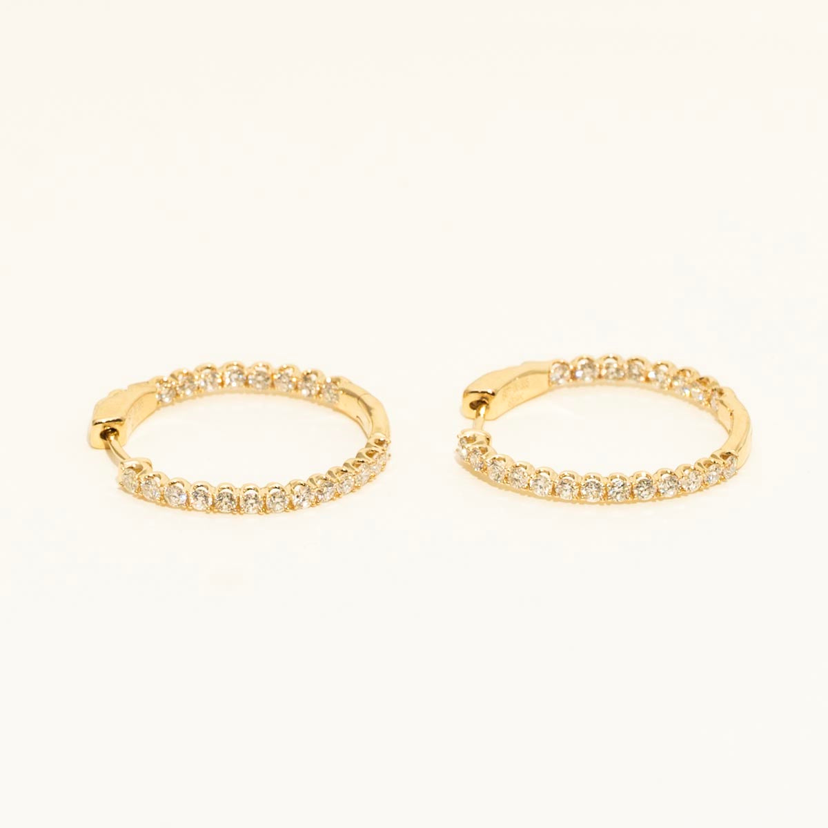Diamond Inside Out Oval Hoop Earrings in 14kt Yellow Gold (1ct tw)