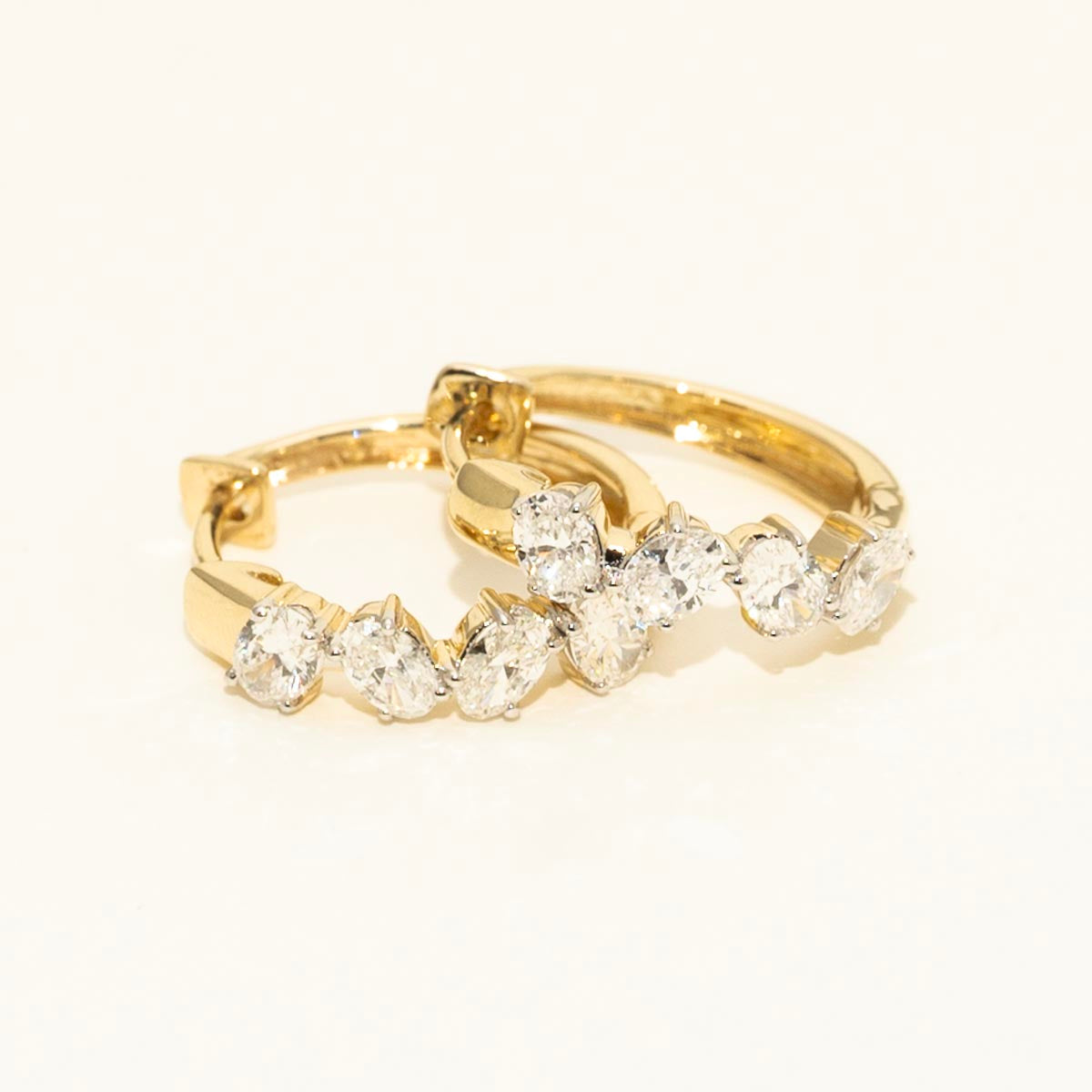 Oval Diamond Hoop Earrings in 14kt Yellow Gold (1ct tw)