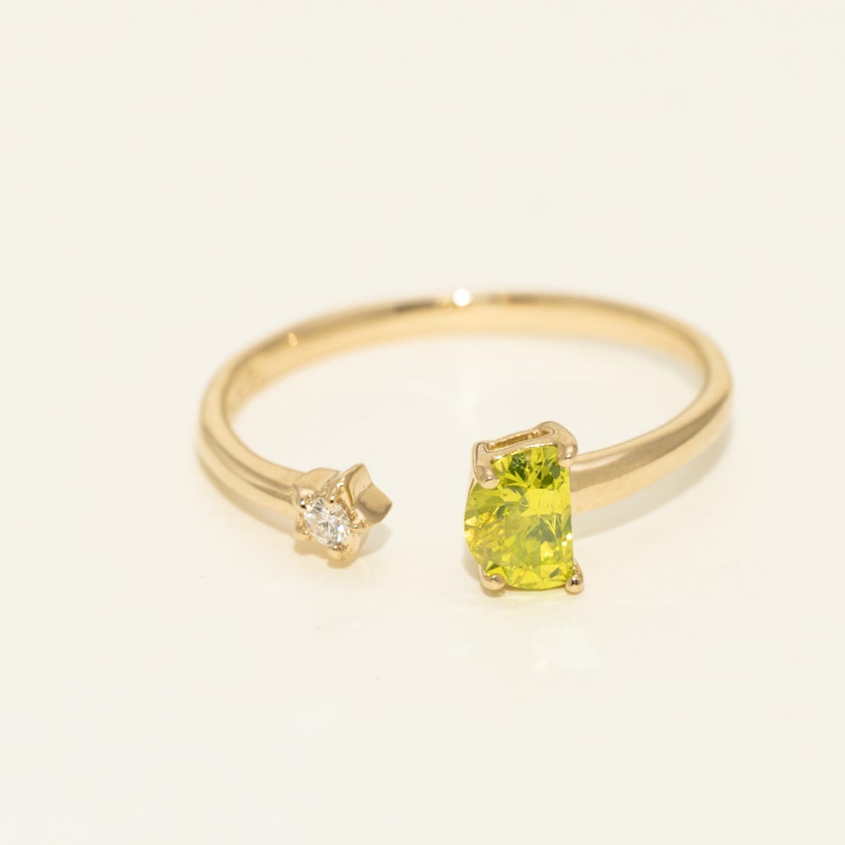Green and White Diamond Ring in 14k Yellow Gold (1/2ct tw)