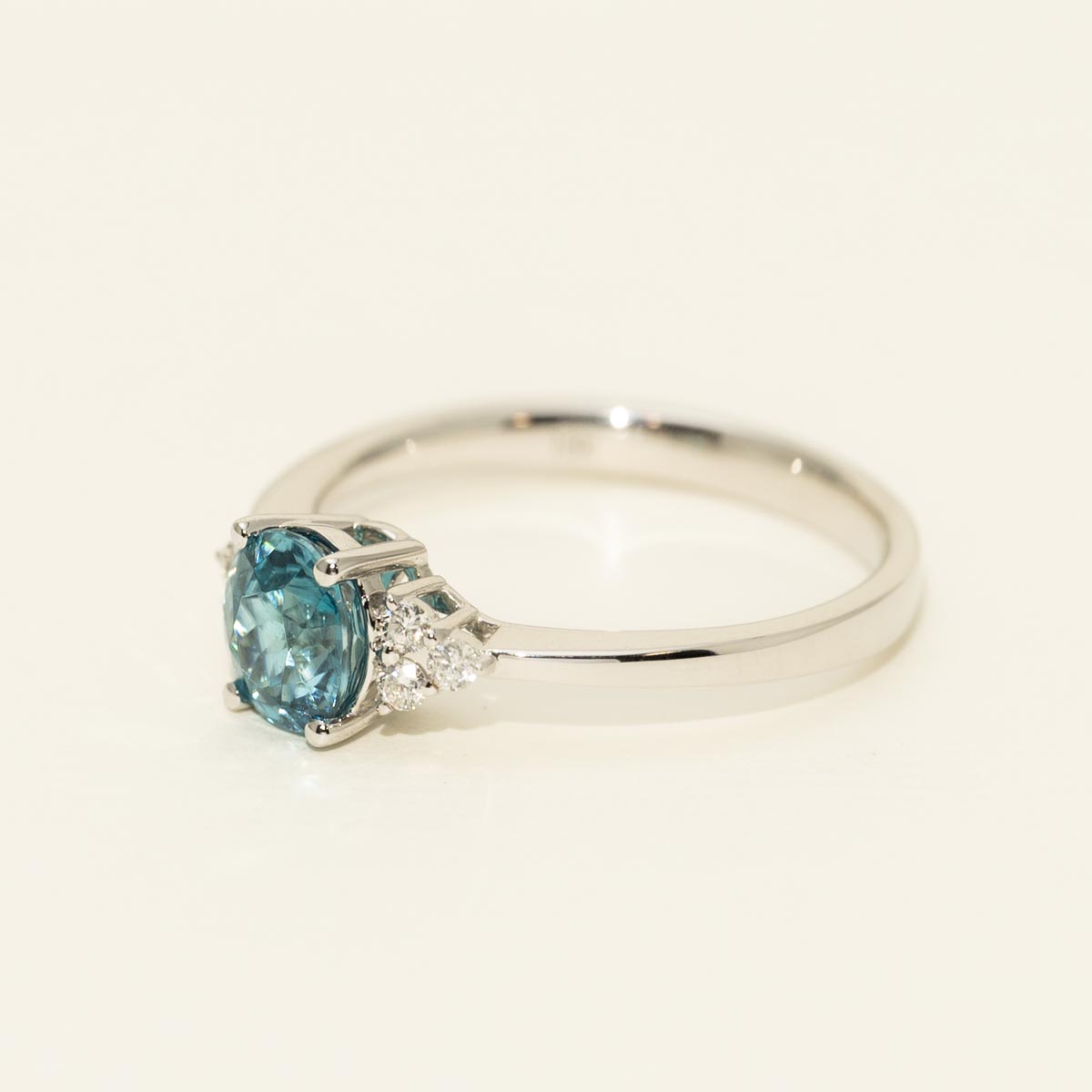 Oval Blue Zircon Ring in 18kt White Gold with Diamonds (1/7ct tw)