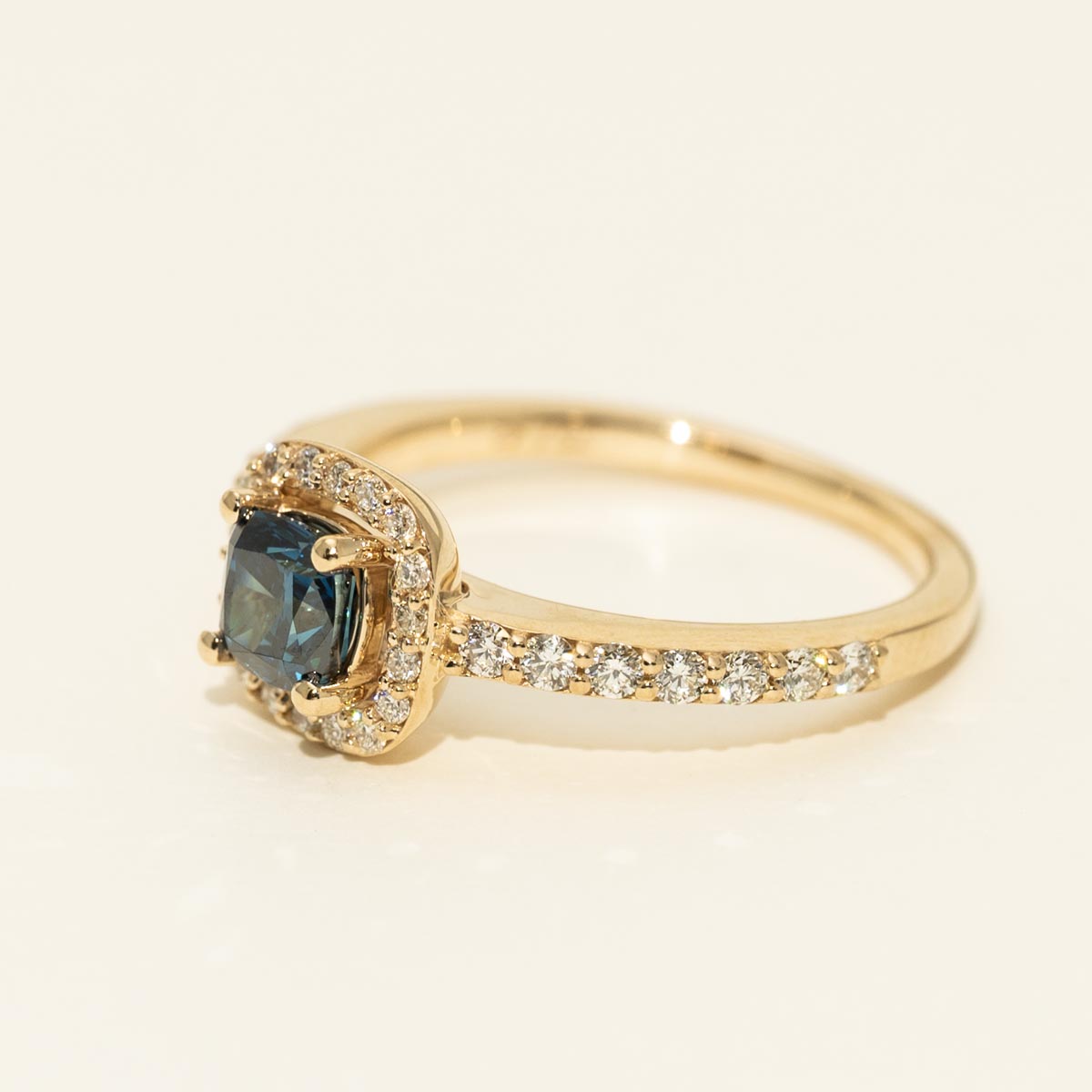 Cushion Cut Blue Diamond Halo Ring in 14kt Yellow Gold (1ct tw)