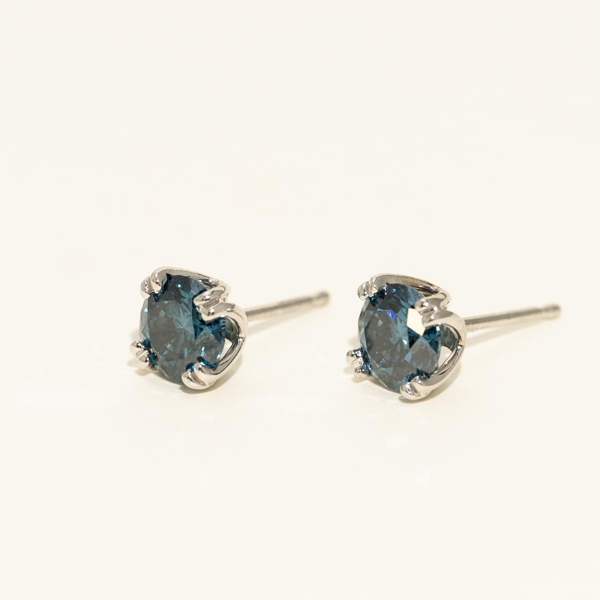 Blue Diamond Stud Earrings in 14kt White Gold (1 1/4ct tw)