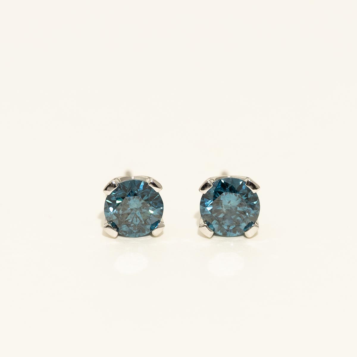 Blue Diamond Stud Earrings in 14kt White Gold (1ct tw)