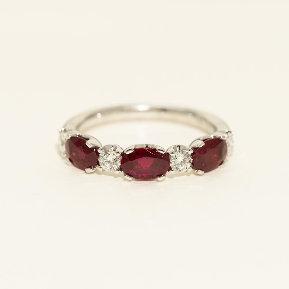 Oval Ruby Ring in 18kt White Gold with Diamonds