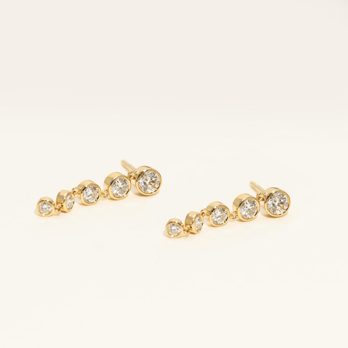 Diamond Bezel Drop Earrings in 18kt Yellow Gold (1ct tw)