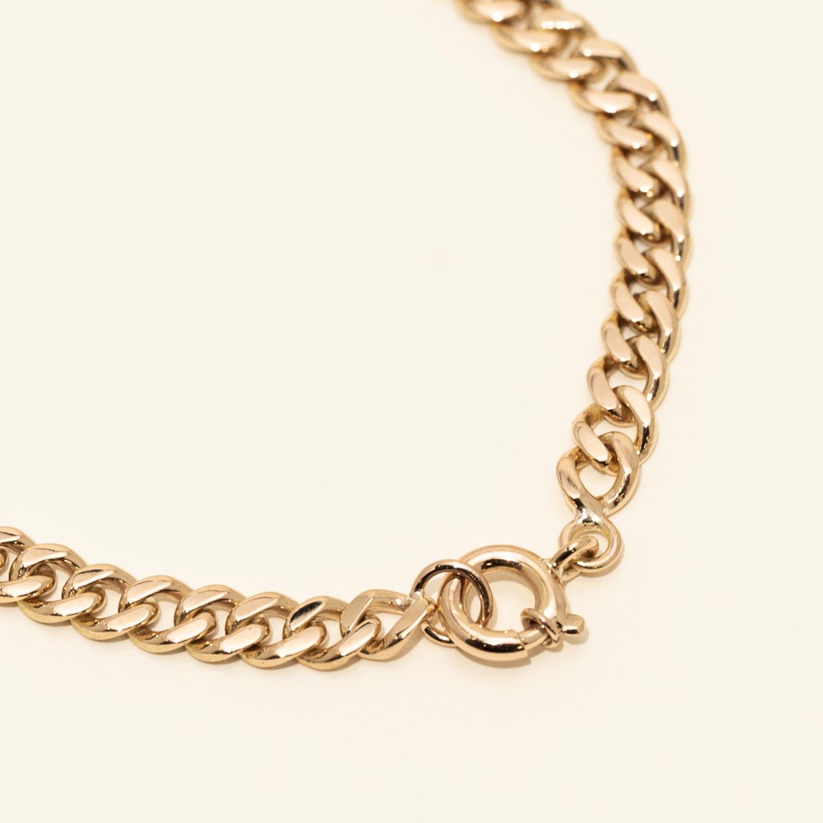 Estate Curb Chain Bracelet in 18kt Yellow Gold (7 inches and 4.6mm wide)