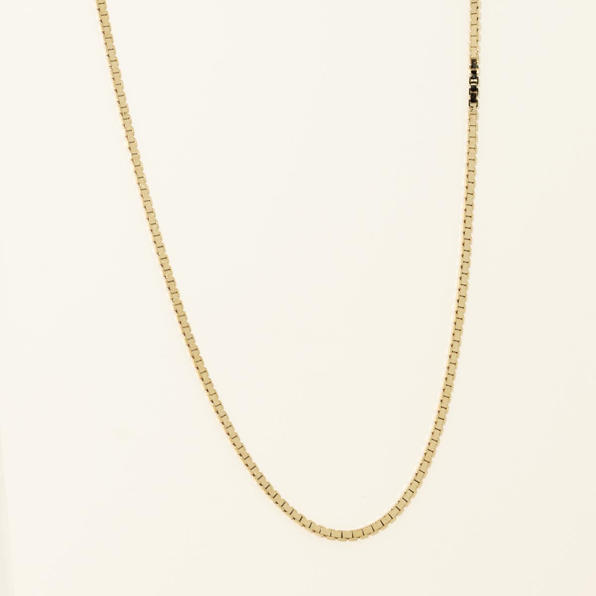 Estate Flat Box Chain in 14kt Yellow Gold (20 inches and 2.4mm wide)