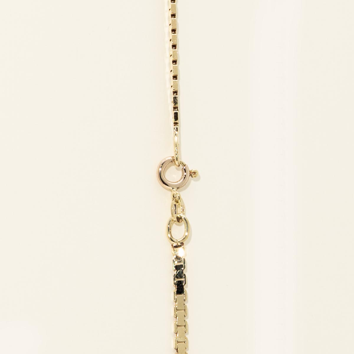 Estate Flat Box Chain in 14kt Yellow Gold (20 inches and 2.4mm wide)