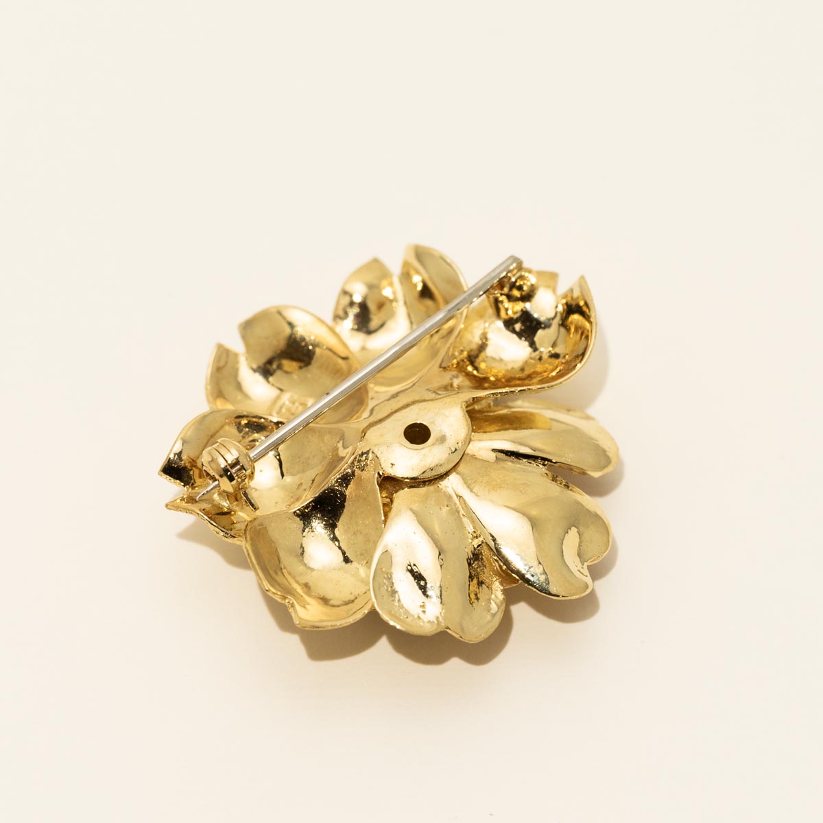 Estate Sapphire Flower Pin in 18kt Yellow Gold