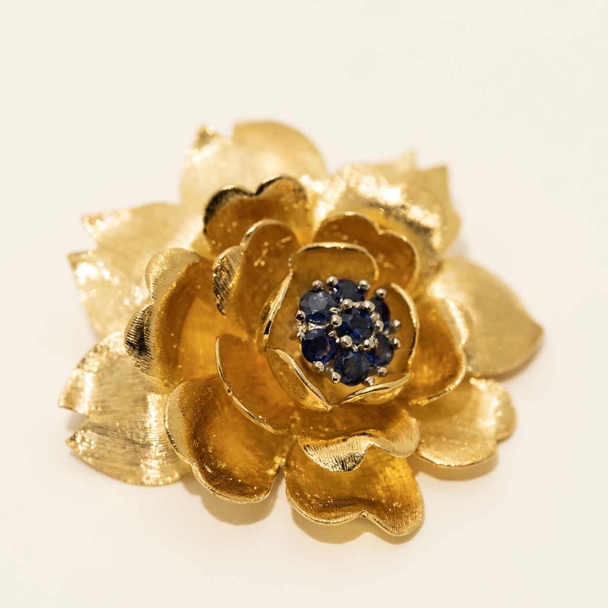 Estate Sapphire Flower Pin in 18kt Yellow Gold