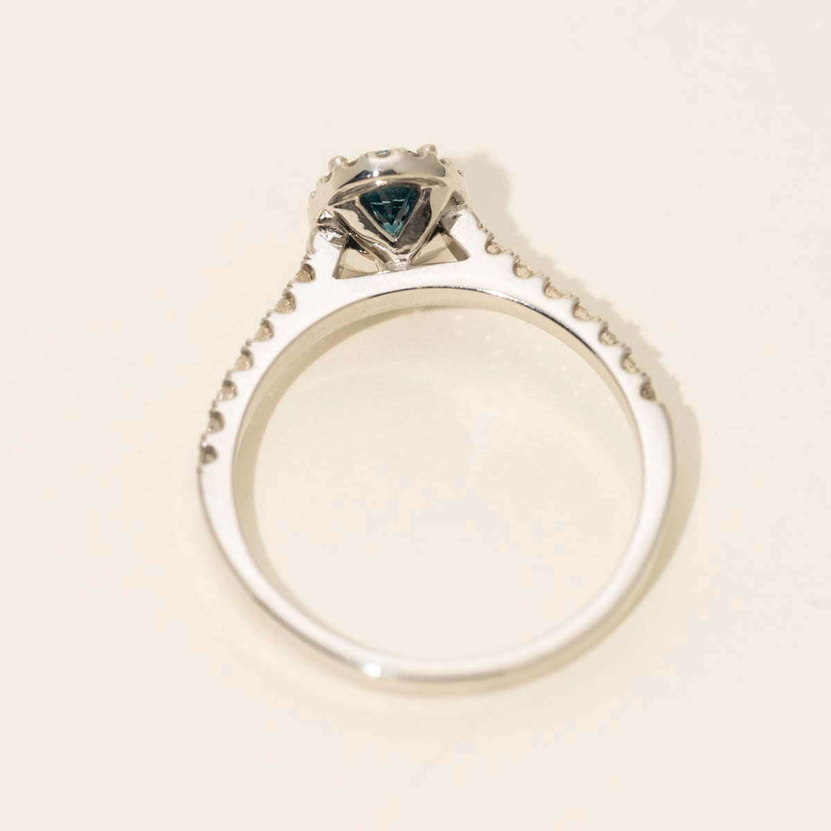 Oval Blue Diamond Halo Ring in 14kt White Gold (3/4ct tw)