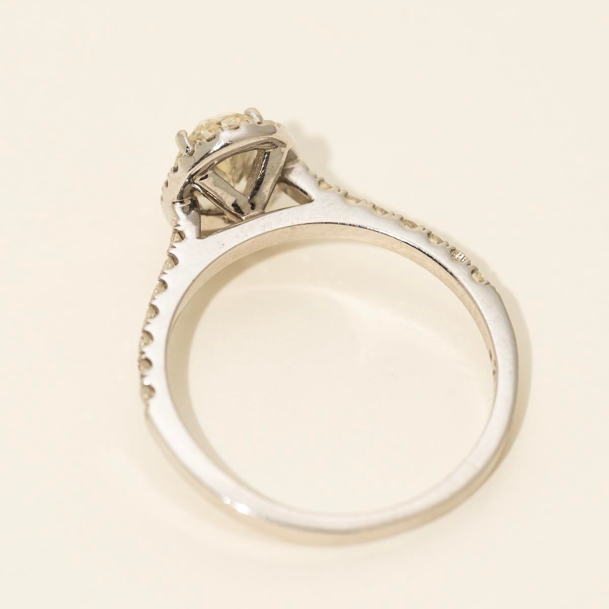 Oval Diamond Halo Engagement Ring in 14kt White Gold (1ct tw)