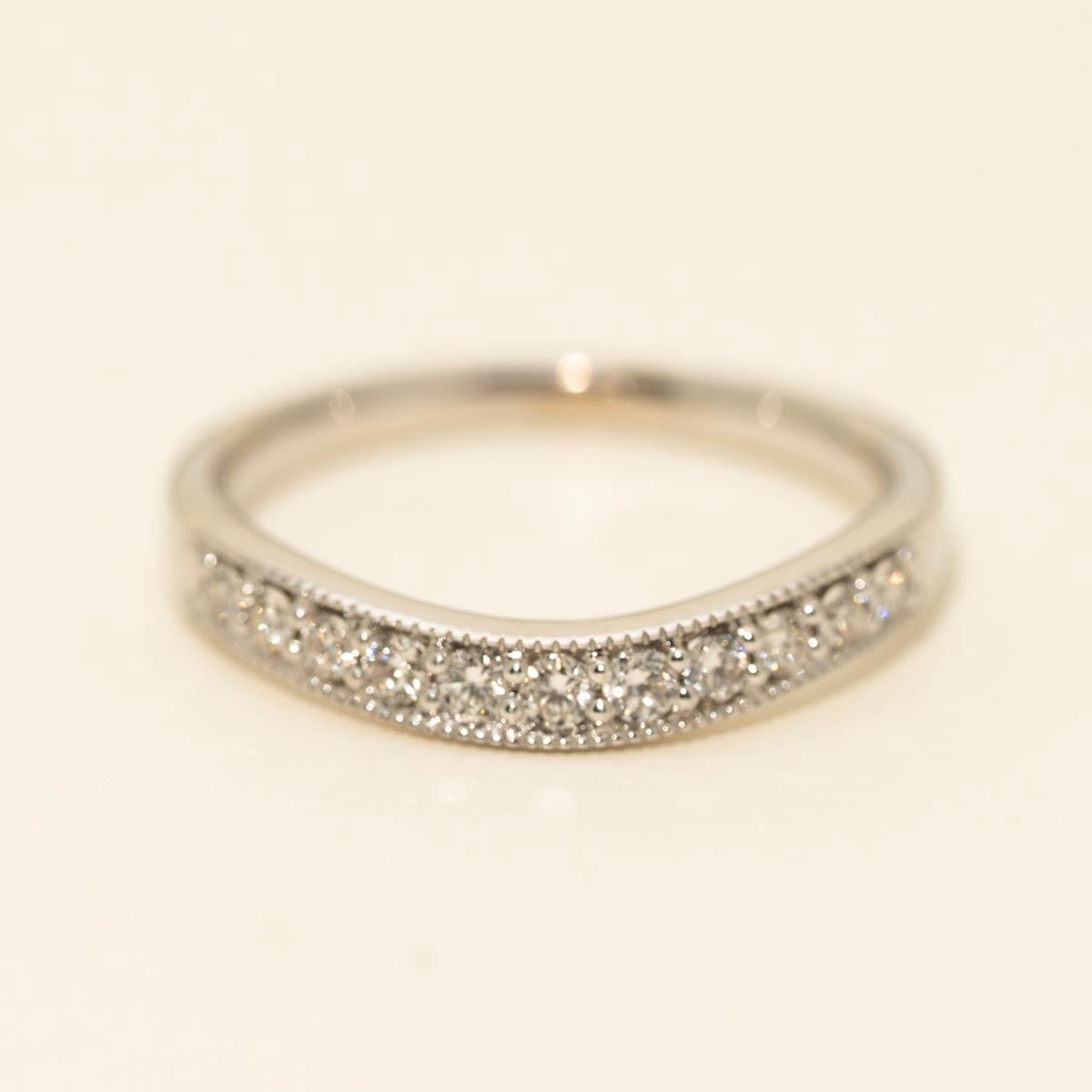 Curved Diamond Wedding Band in 14kt White Gold (1/4ct tw)