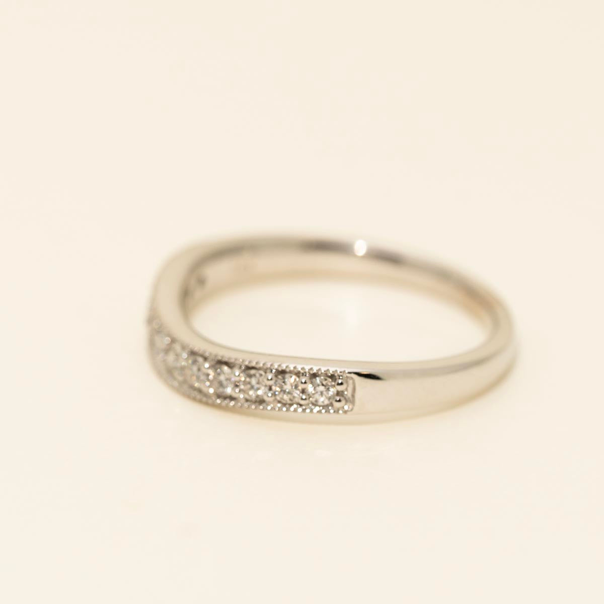 Curved Diamond Wedding Band in 14kt White Gold (1/4ct tw)