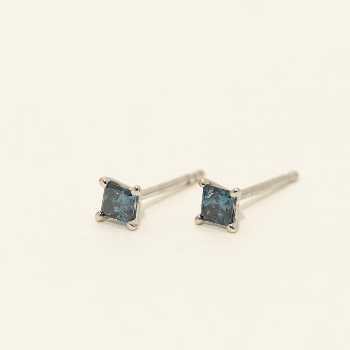 Princess Cut Blue Diamond Earrings in 14kt White Gold (1/4ct tw)
