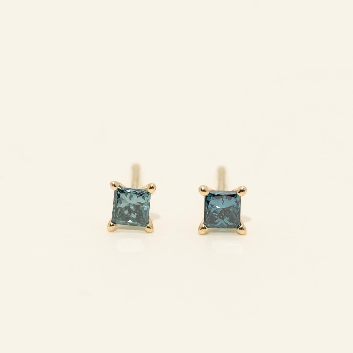 Princess Cut Blue Diamond Earrings in 14kt Yellow Gold (1/4ct tw)