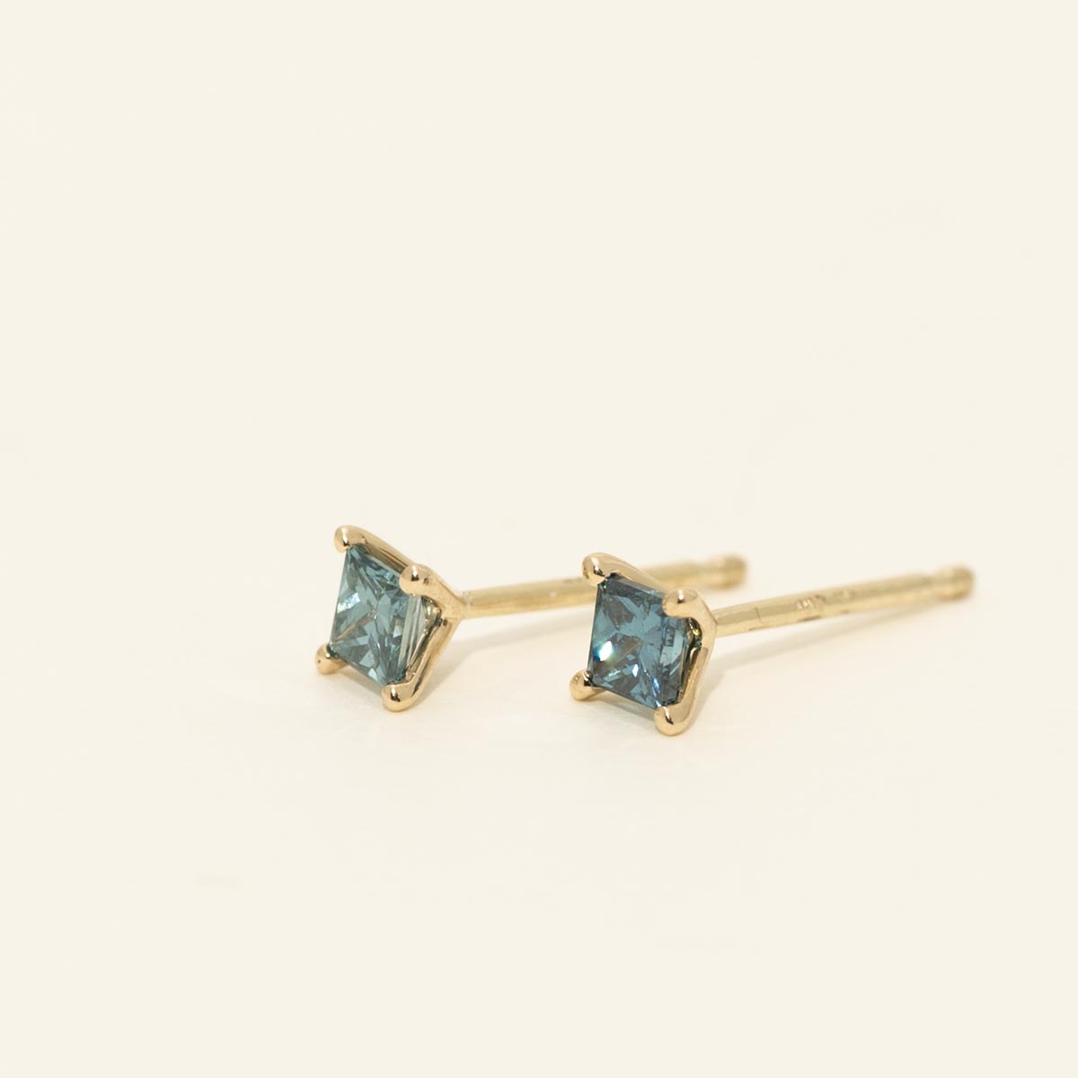 Princess Cut Blue Diamond Earrings in 14kt Yellow Gold (1/4ct tw)