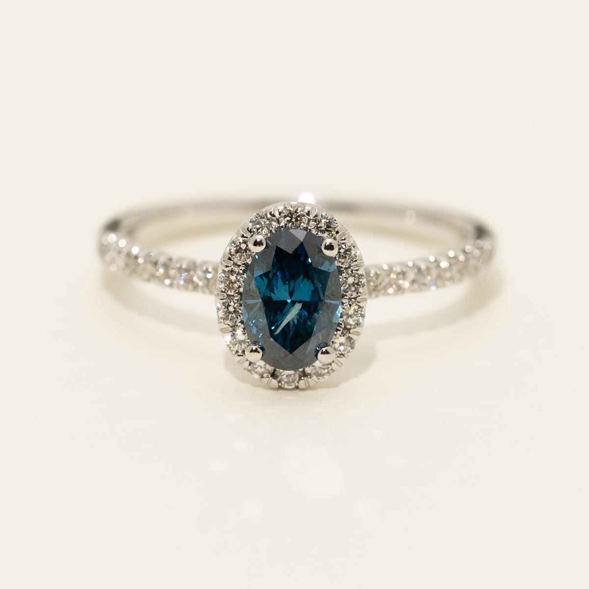 Oval Blue Diamond Halo Engagement Ring in 14kt White Gold (3/4ct tw)
