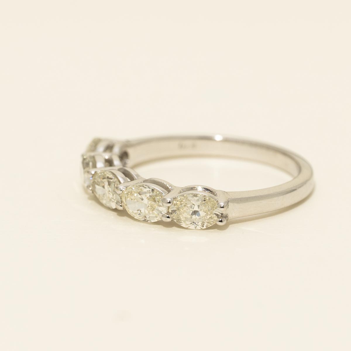 East to West Oval Diamond Wedding Band in 14kt White Gold (1 1/4ct tw)