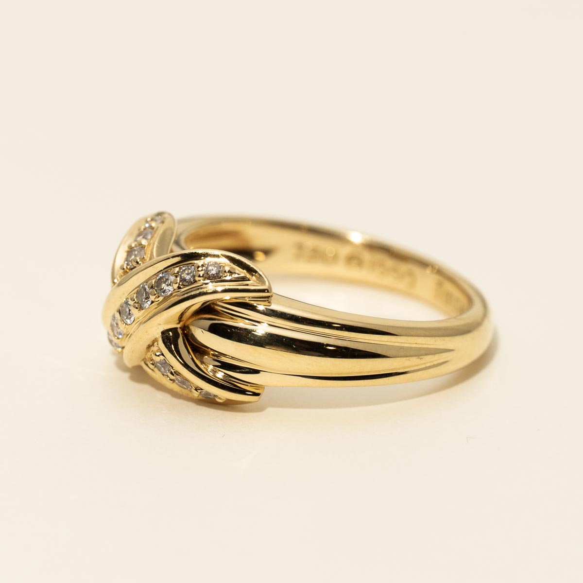 Estate Tiffany and Co. Signature Diamond Ring in 18kt Yellow Gold (1/7ct tw)