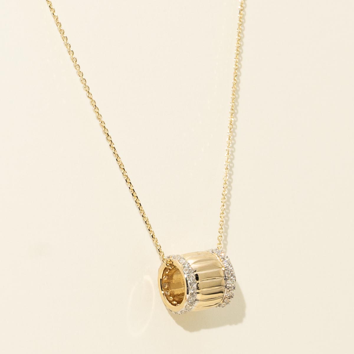 Diamond Barrel Necklace in 14kt Yellow Gold (1/4ct tw)
