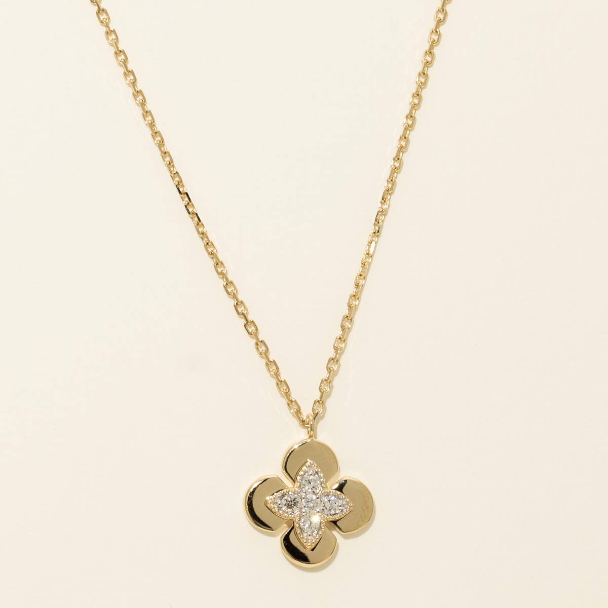 Diamond Clover Necklace in 14kt Yellow Gold (1/7ct tw)