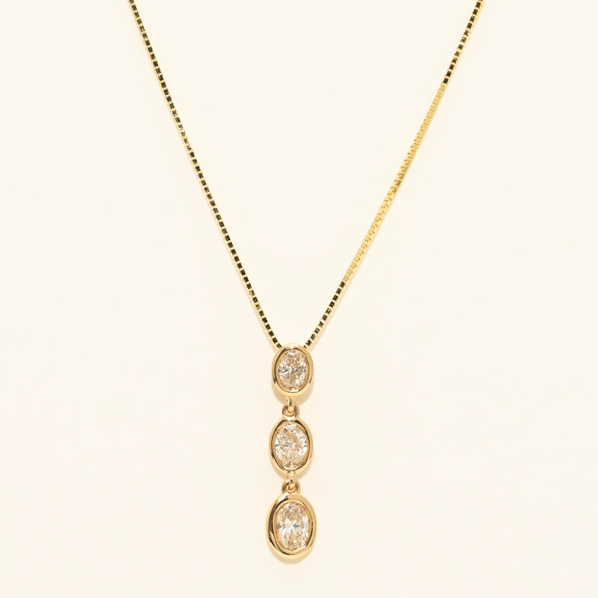 Three Stone Oval Diamond Necklace in 14kt Yellow Gold (1/3ct tw)