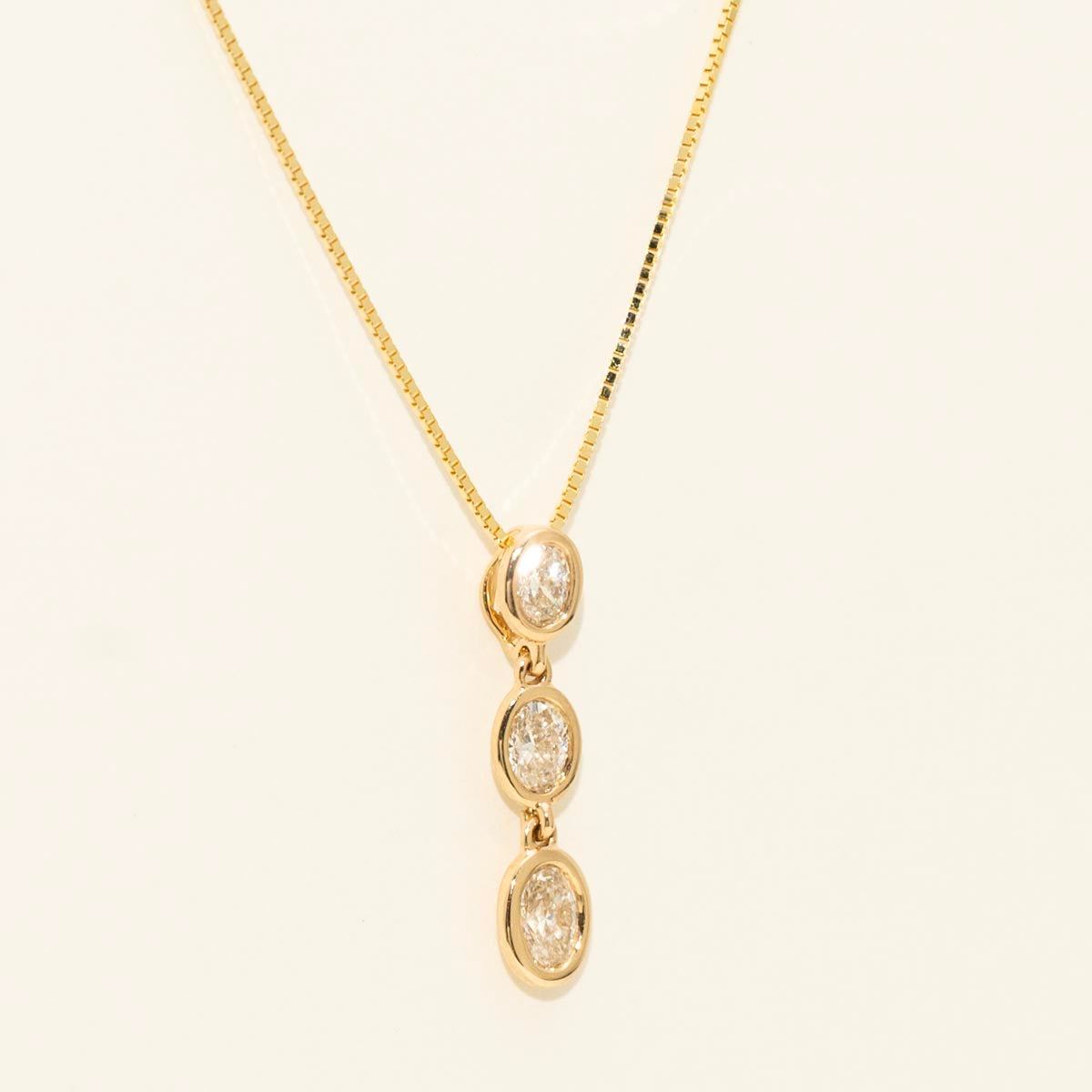 Three Stone Oval Diamond Necklace in 14kt Yellow Gold (1/3ct tw)
