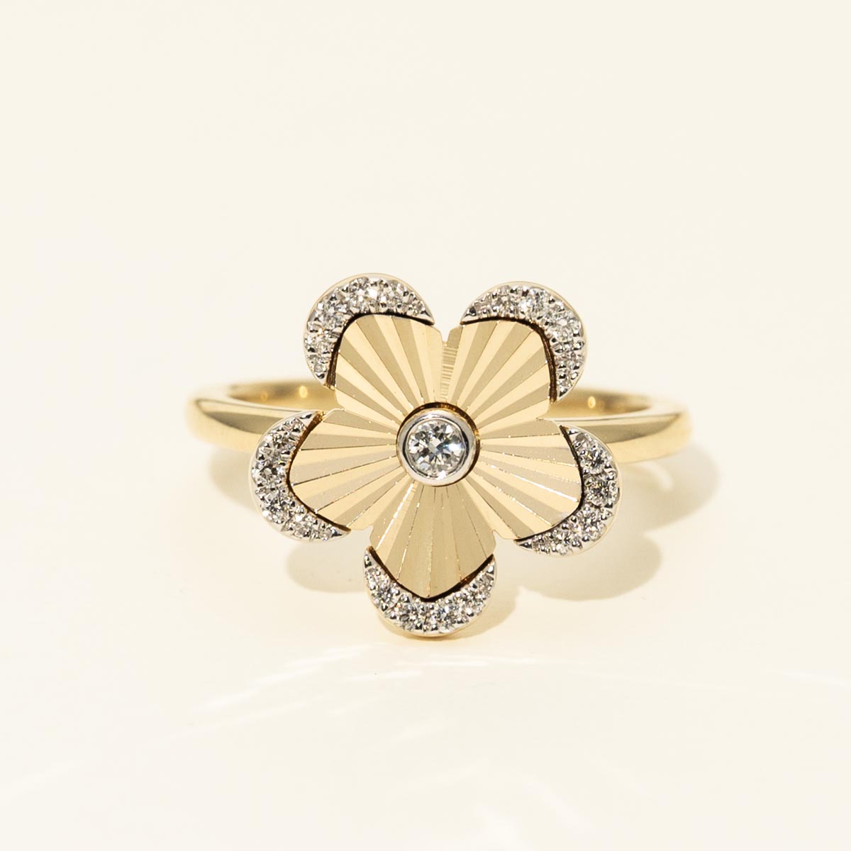 Diamond Flower Ring in 14kt Yellow Gold (1/7ct tw)