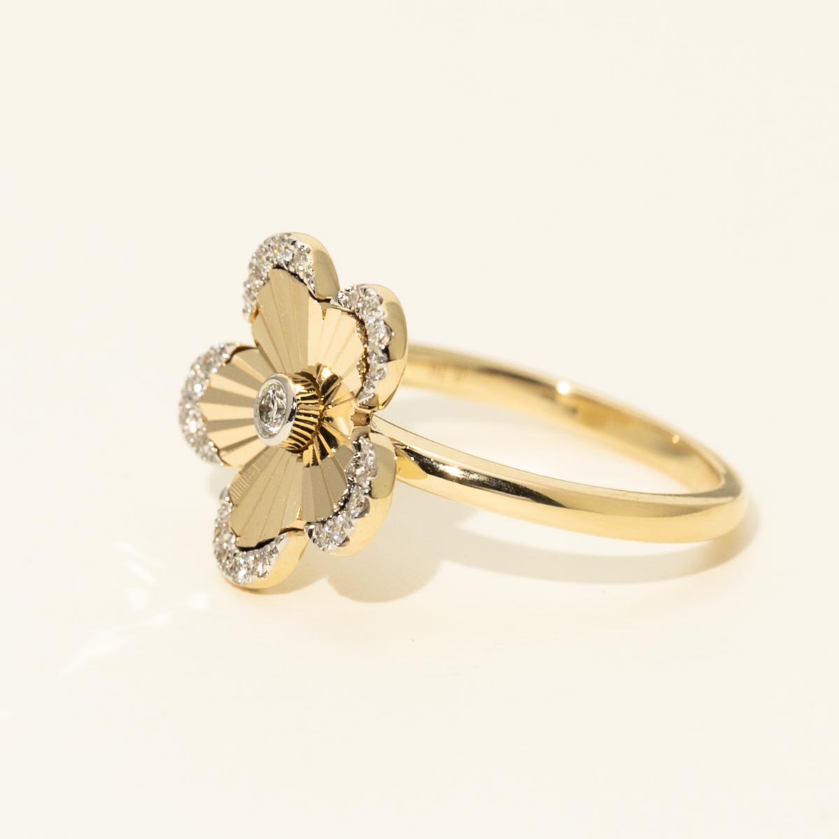 Diamond Flower Ring in 14kt Yellow Gold (1/7ct tw)