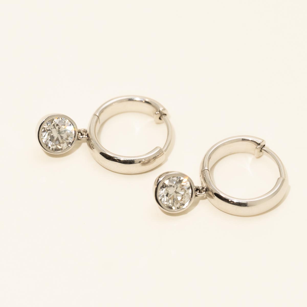 Diamond Bezel Hoop Earrings in 18kt White Gold (1ct tw)