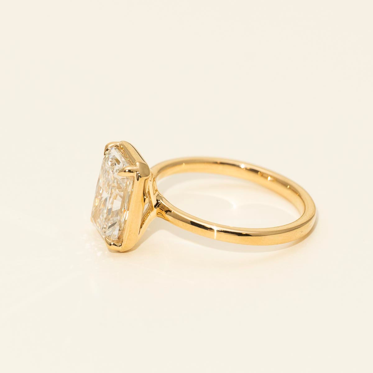 Lab Grown Radiant Cut Diamond Engagement Ring in 14kt Yellow Gold (3ct tw)