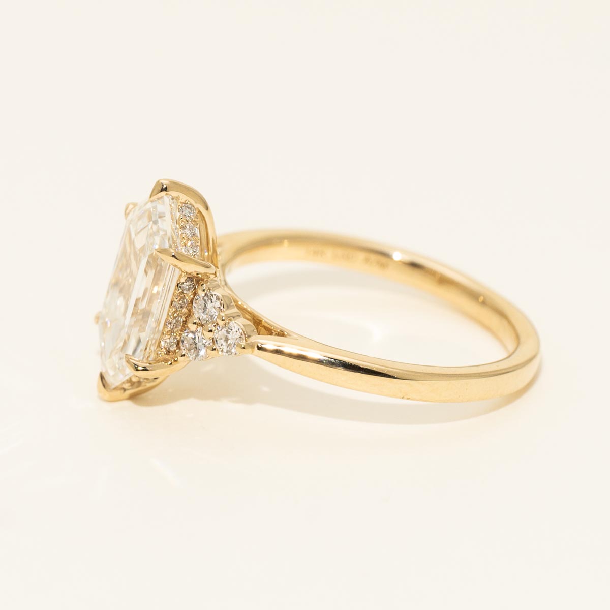 Lab Grown Hexagon Diamond Engagement Ring in 14kt Yellow Gold (2 1/2ct tw)