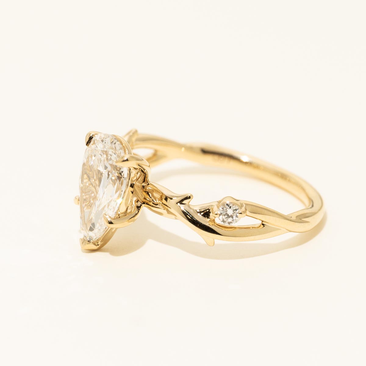 Lab Grown Pear Shape Diamond Engagement Ring in 14kt Yellow Gold (2ct tw)