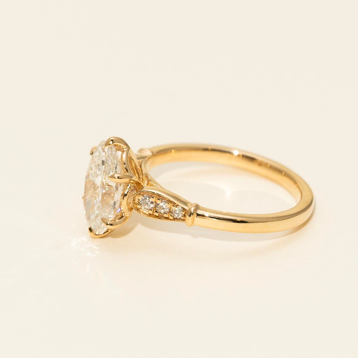 Lab Grown Oval Diamond Engagement Ring in 14kt Yellow Gold (2 1/2ct tw)