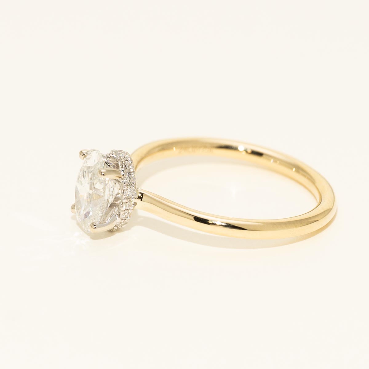 Oval Diamond Engagement Ring in 14kt Yellow Gold (1 1/10ct tw)
