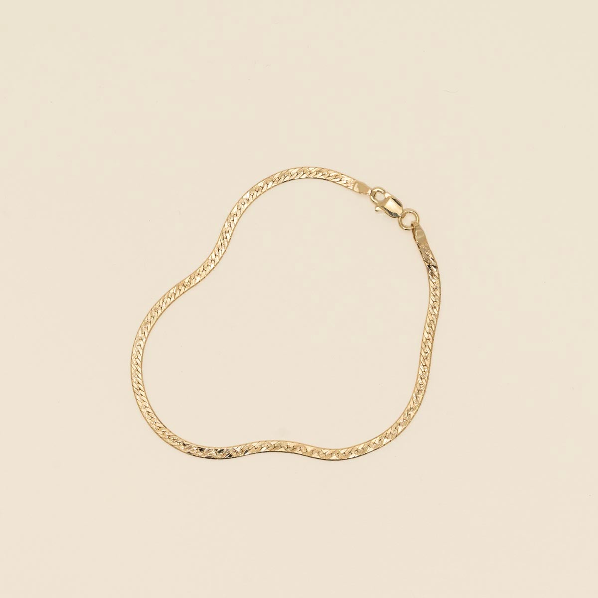 Estate Diamond Cut Herringbone Chain Bracelet in 14kt Yellow Gold (7 inches and 2.3mm wide)