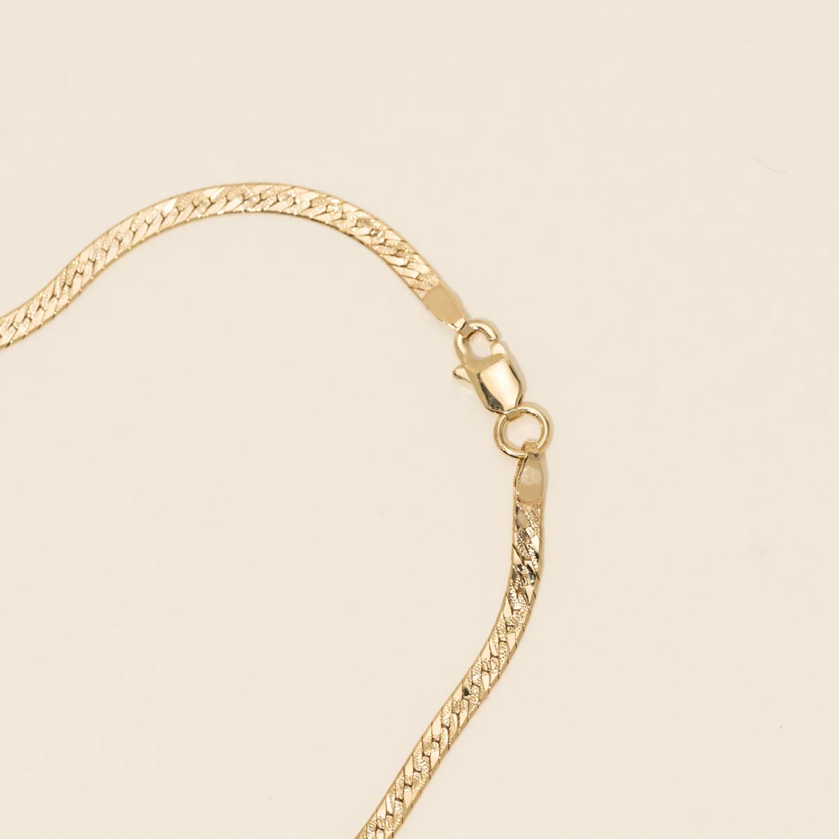 Estate Diamond Cut Herringbone Chain Bracelet in 14kt Yellow Gold (7 inches and 2.3mm wide)