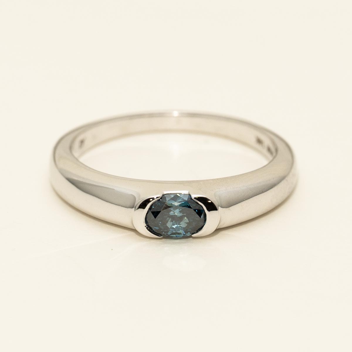 Oval Blue Diamond Ring in 14kt White Gold (3/8ct tw)