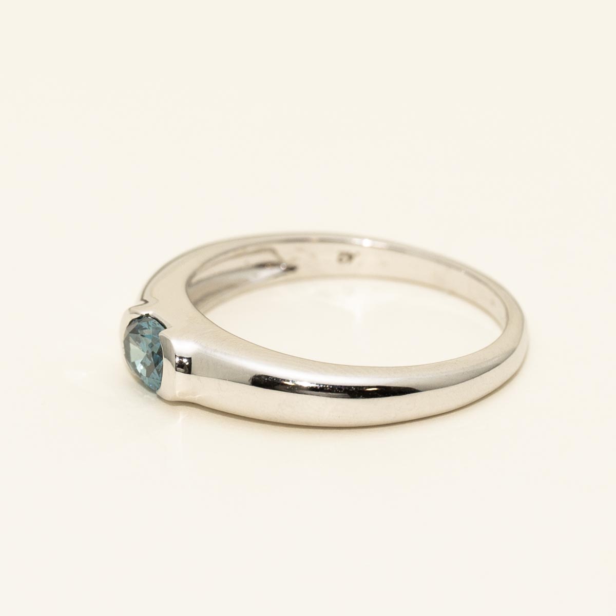 Oval Blue Diamond Ring in 14kt White Gold (3/8ct tw)