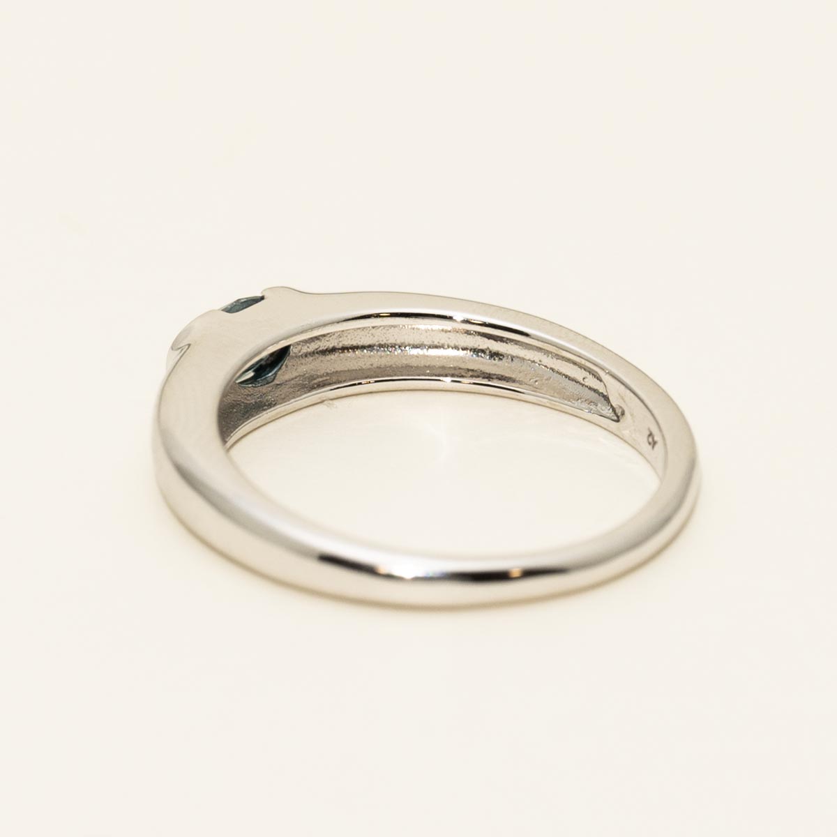 Oval Blue Diamond Ring in 14kt White Gold (3/8ct tw)