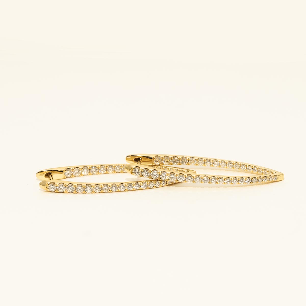 Memoire Imperial Diamond Hoop Earrings in 18kt Yellow Gold (1 5/8ct tw)