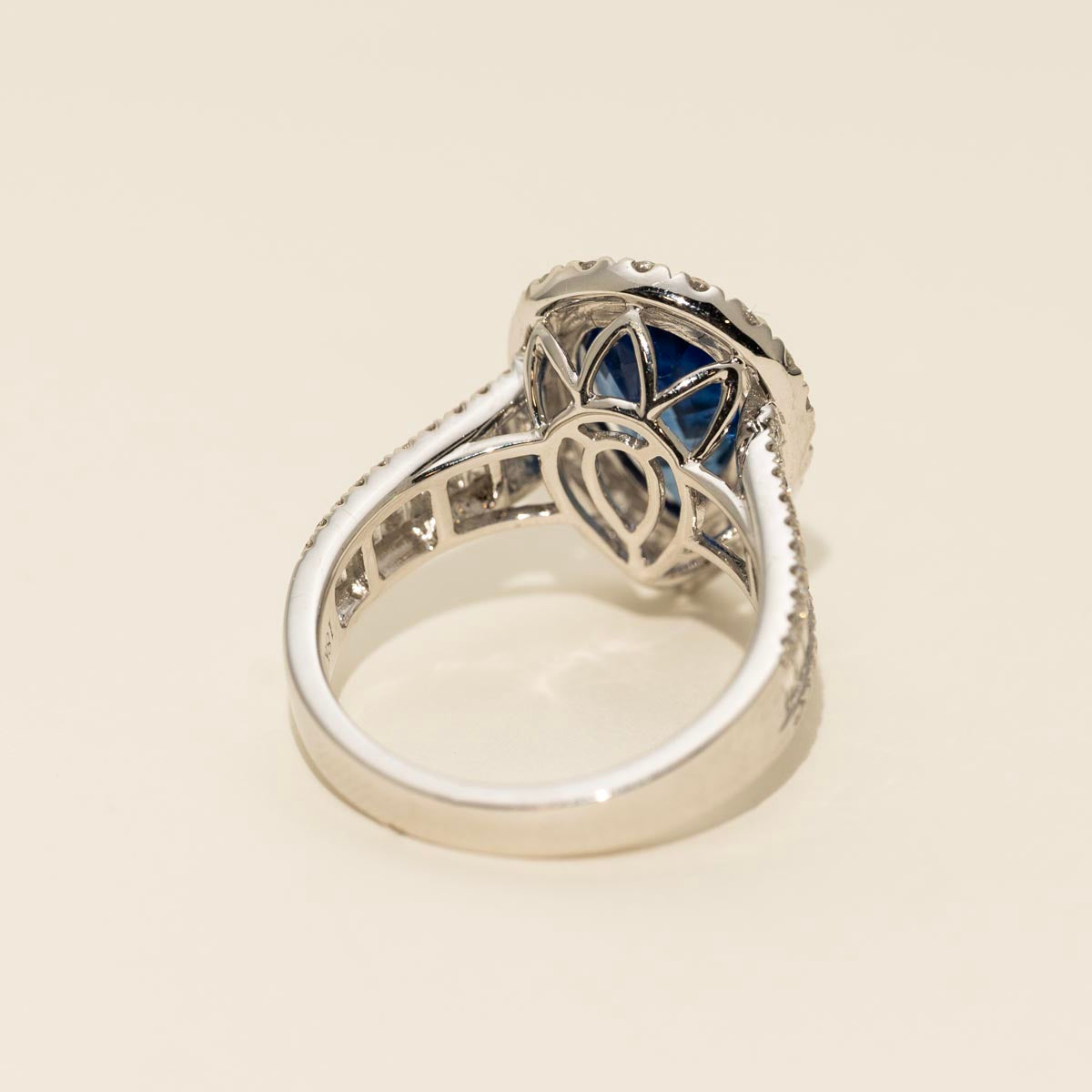 Pear Shaped Ceylon Sapphire Ring in 18kt White Gold with Diamonds