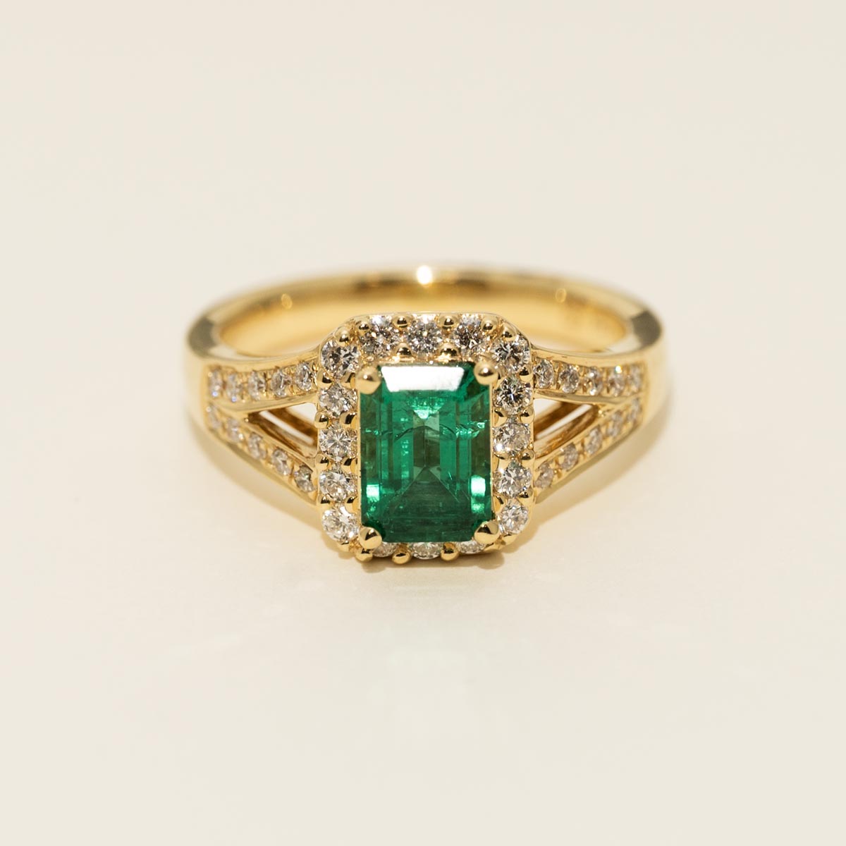 Emerald Cut Emerald Ring in 18kt Yellow Gold with Diamonds