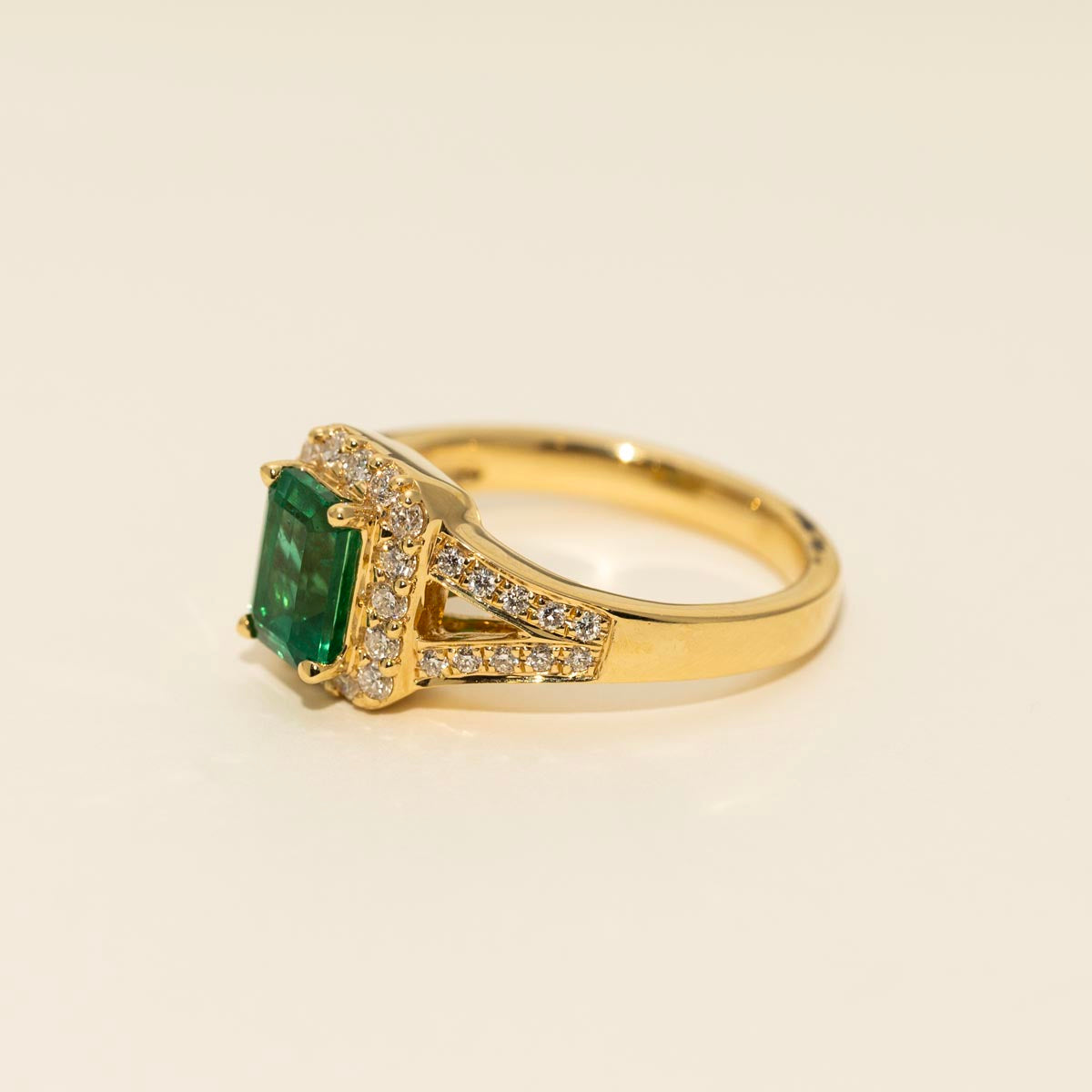 Emerald Cut Emerald Ring in 18kt Yellow Gold with Diamonds