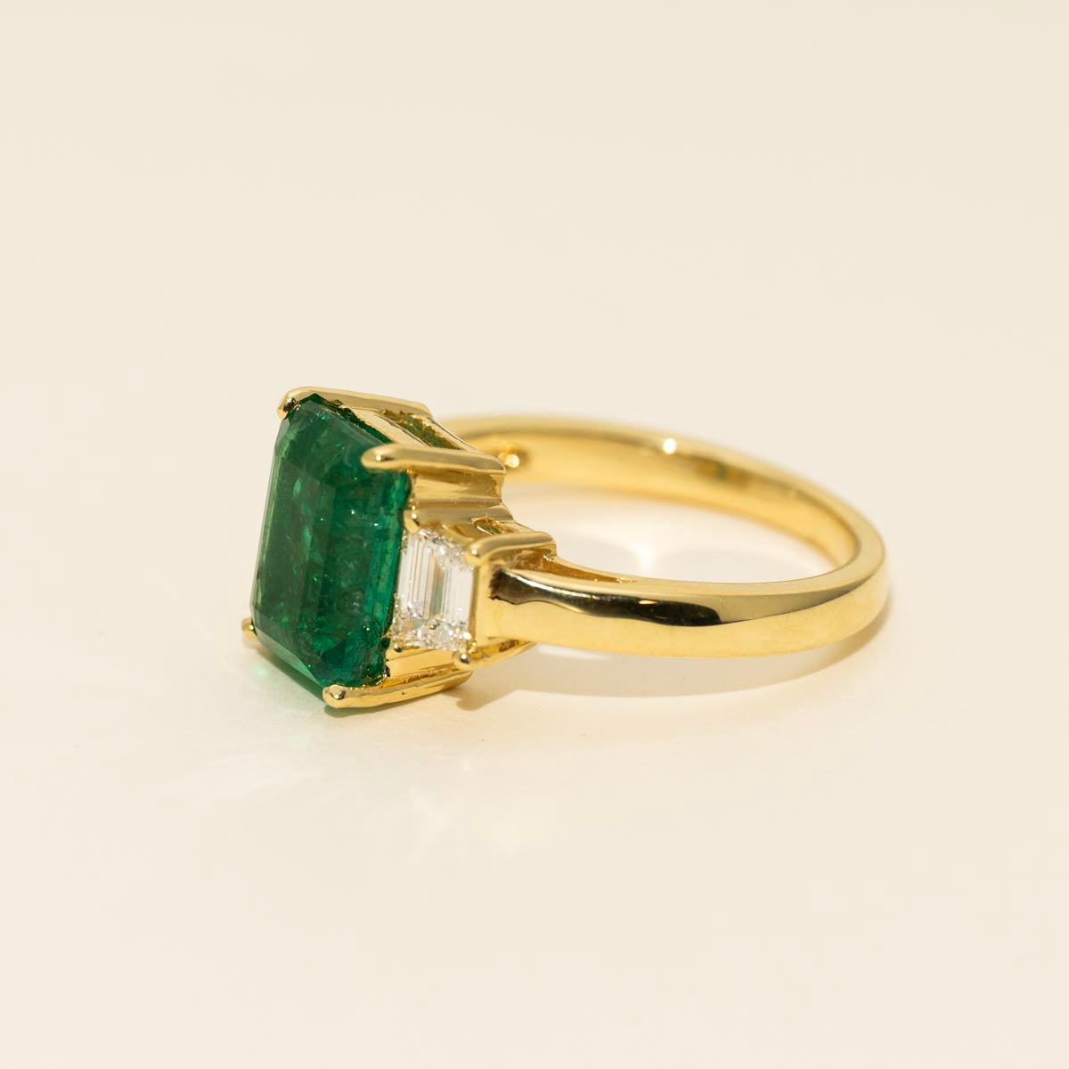 Emerald Cut Emerald Ring in 18kt Yellow Gold with Diamonds