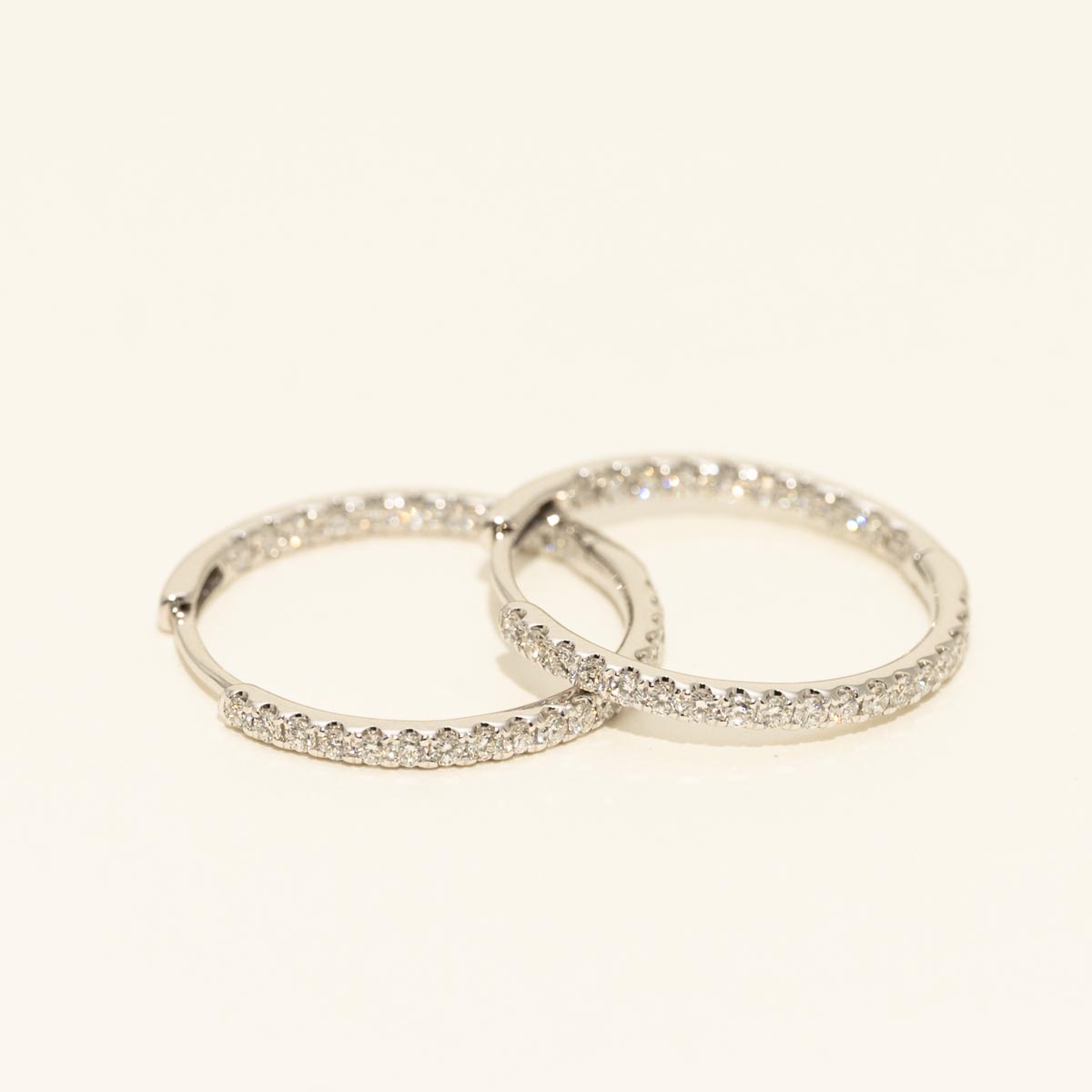 Diamond Hoop Earrings in 18kt White Gold (1/2ct tw)