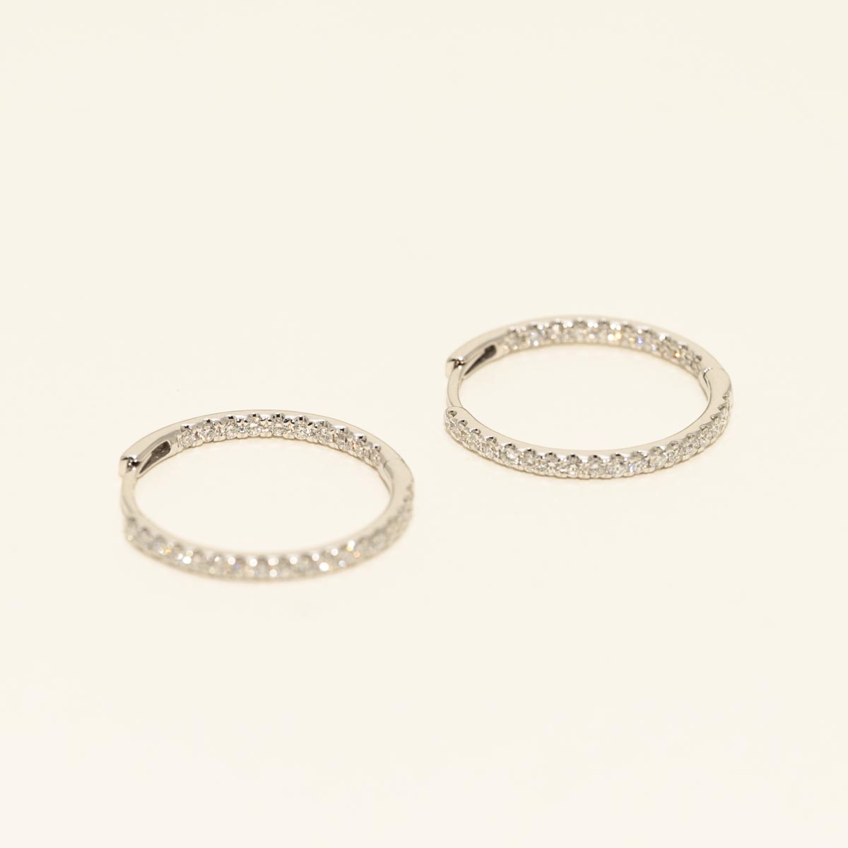 Diamond Hoop Earrings in 18kt White Gold (1/2ct tw)